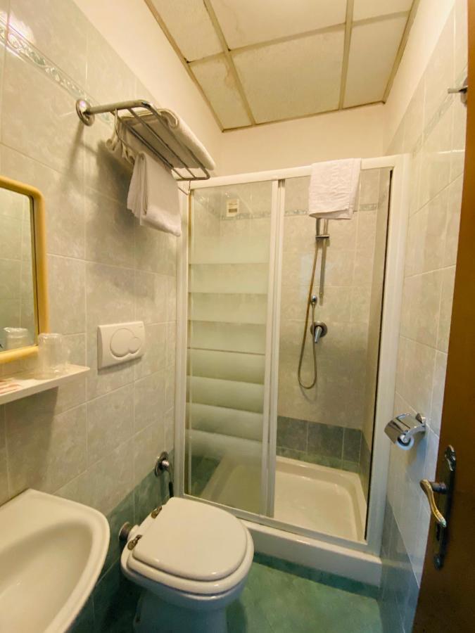 Hotel Ferrari Rome Bagian luar foto