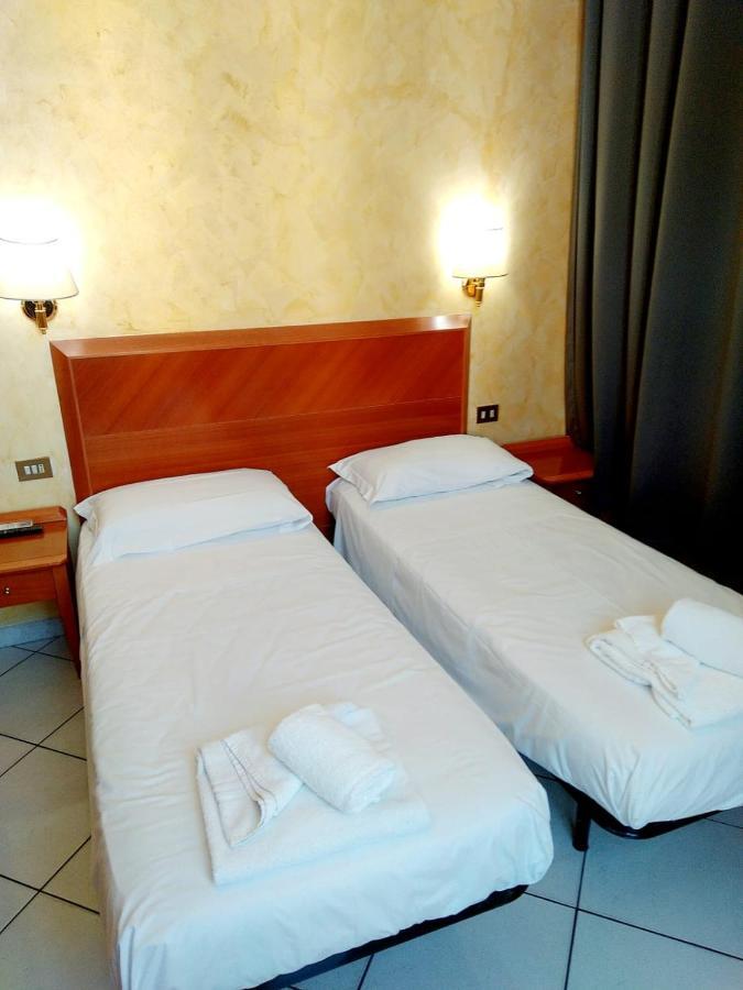 Hotel Ferrari Rome Bagian luar foto